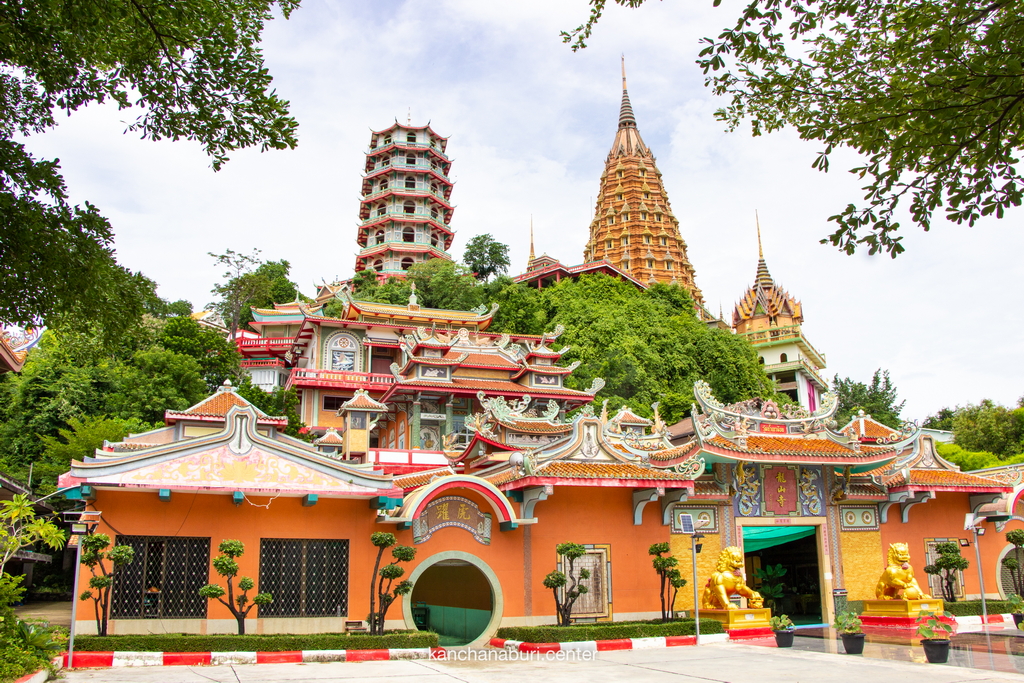 ที่เที่ยวกาญจนบุรี พระพุทธบาทวัดถ้ำเขาน้อย
