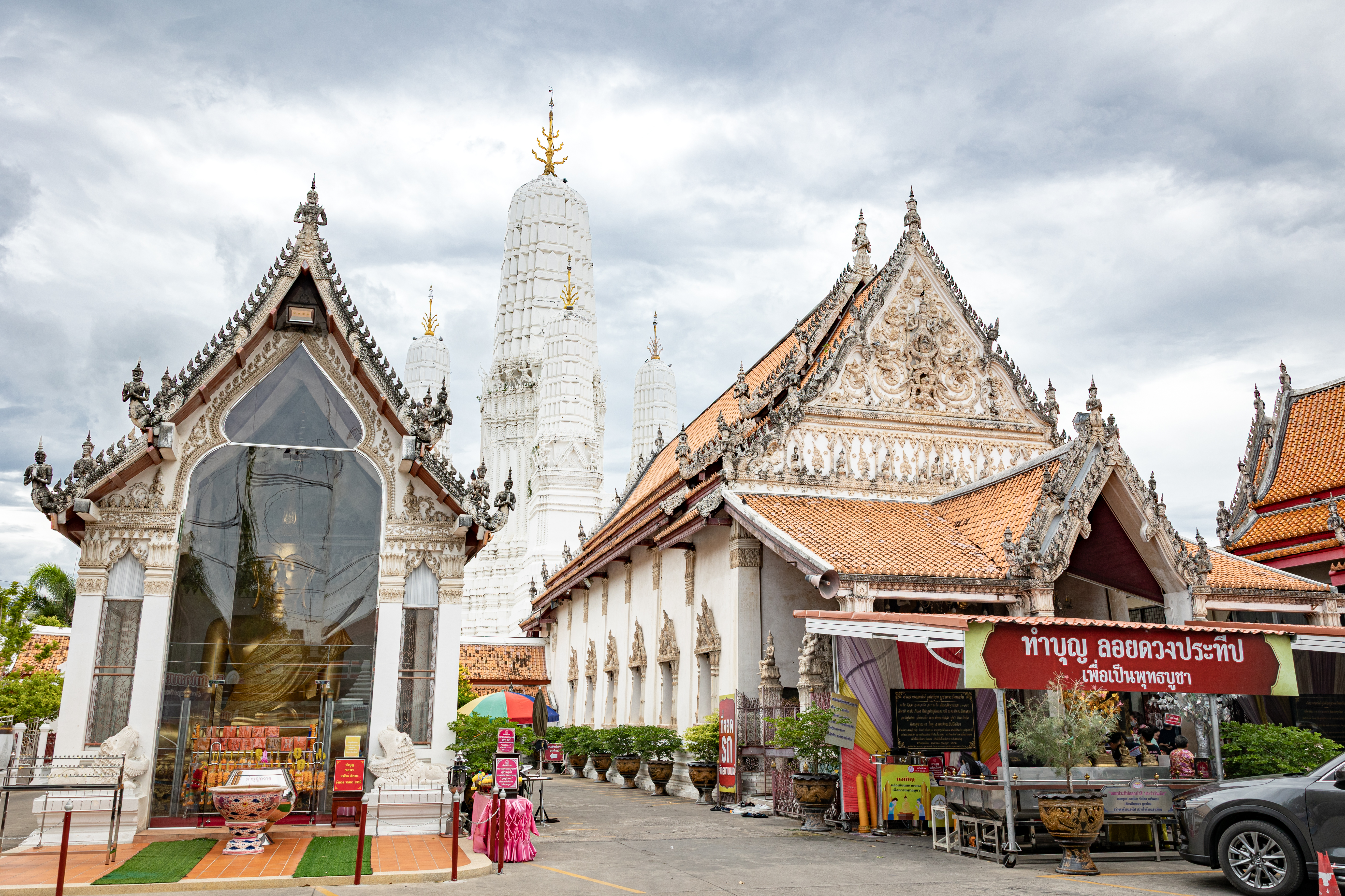 ที่เที่ยวเพชรบุรี วัดมหาธาตุวรวิหาร
