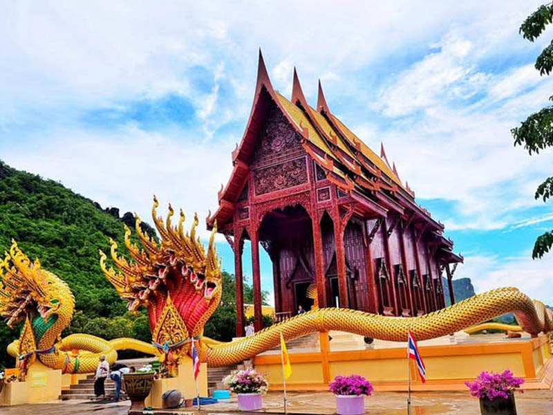 ที่เที่ยวประจวบคีรีขันธ์ วัดอ่าวน้อย