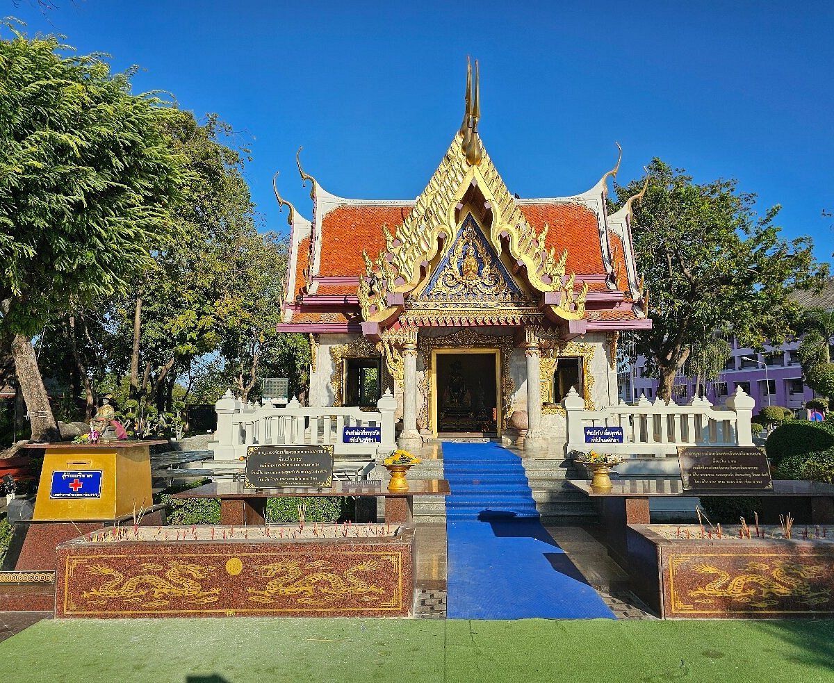 ที่เที่ยวระยอง ศาลสมเด็จพระเจ้าตากสินมหาราช