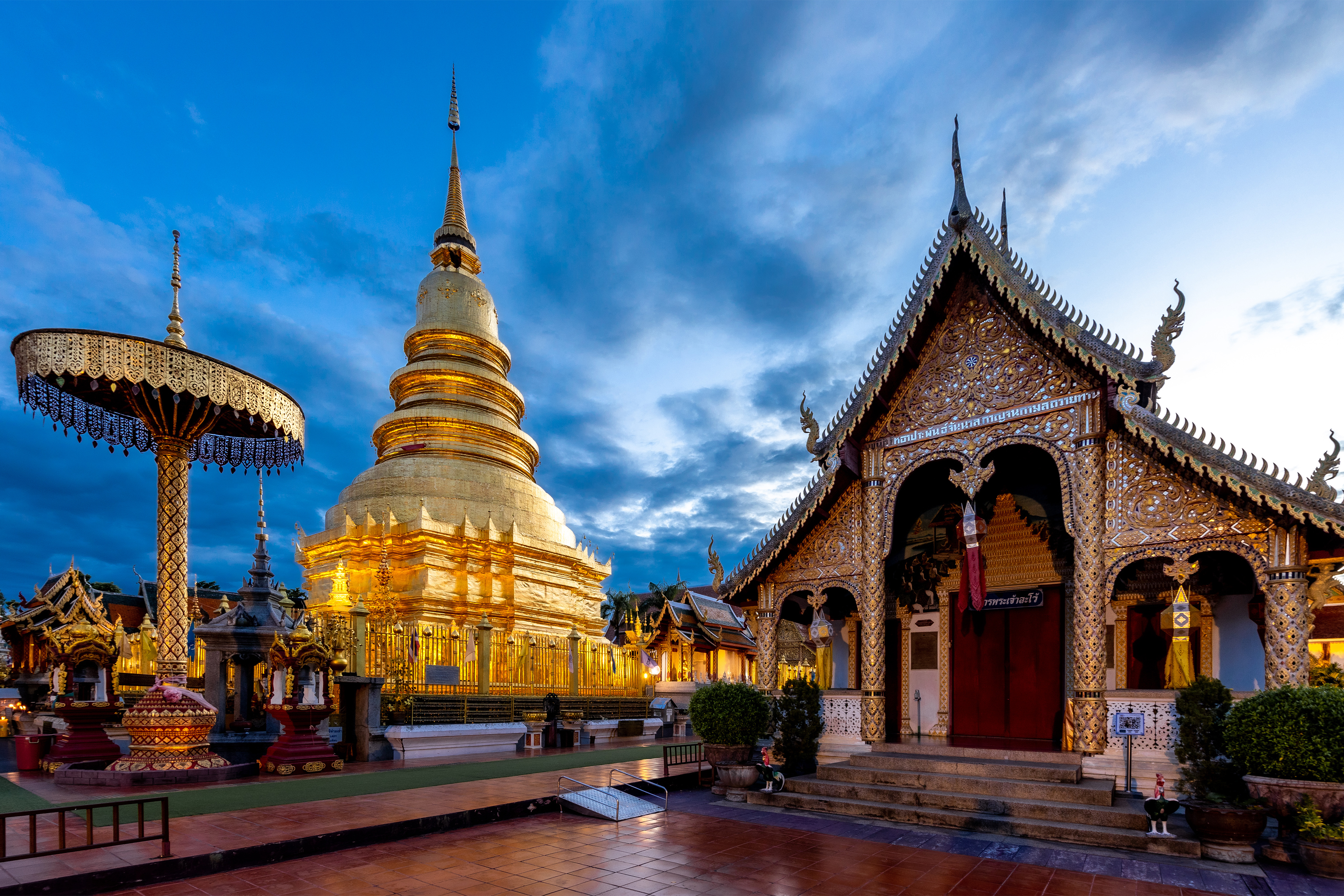 ที่เที่ยวลำพูน วัดพระธาตุหริภุญชัยวรมหาวิหาร